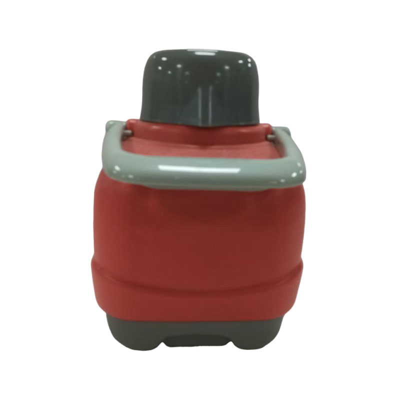 How does the portability design of a water tank affect its outdoor use experience?